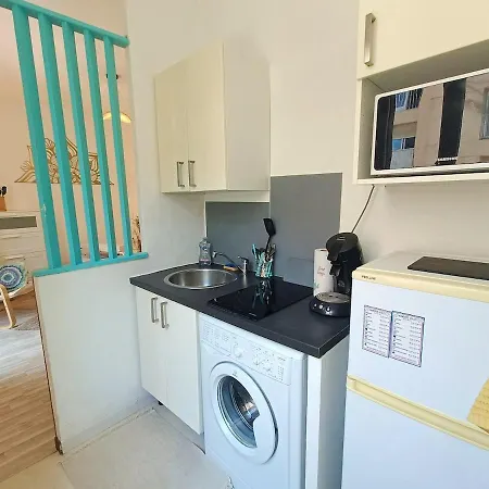 Апартаменты Bright 3 Min Walk To Mourillon Тулон